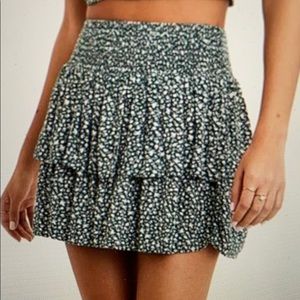 American Eagle high-waisted floral skirt!🌿